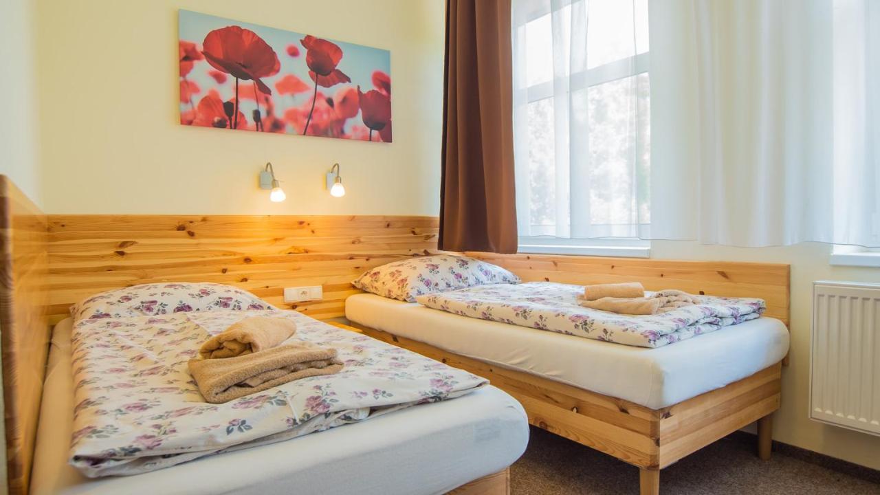 Pension U Koupaliste Tisá Exterior foto